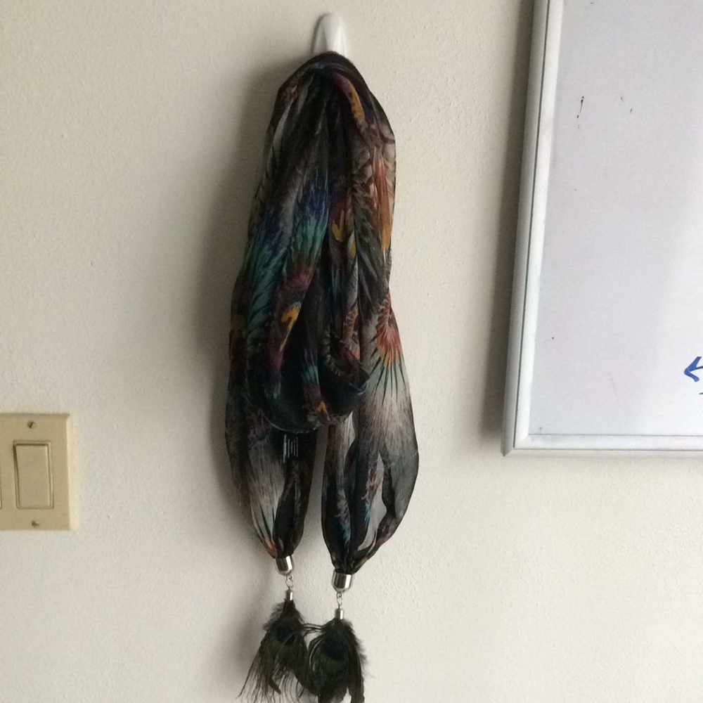 P ♻️♻️DONATED ♻️♻️ peacock scarf and earring set